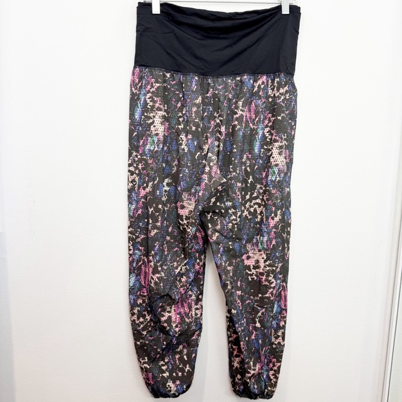 Lululemon Om Pant Floral Sport Multi Black Size 8 - Picture 5 of 7